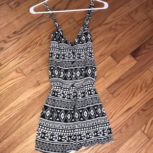 XXI black and white patterned romper